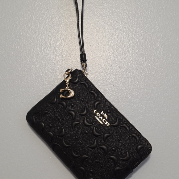 Coach  zip wristlet in signature leather Brand New - Picture 4 of 12